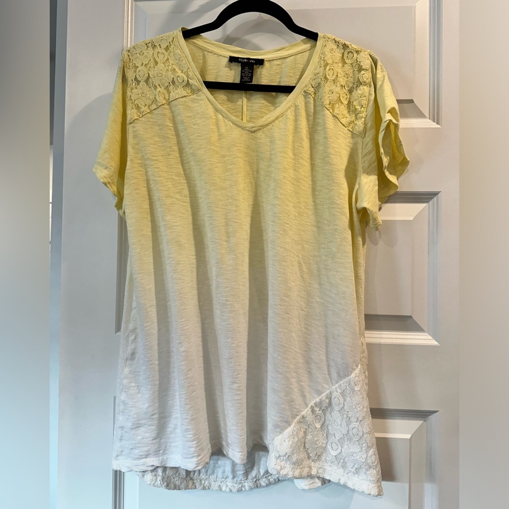 Ladies Style and Co yellow to white ombré V neck T shirt.   Lace.